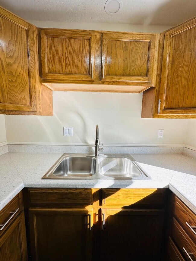 Building Photo - 4551 Lister Ave