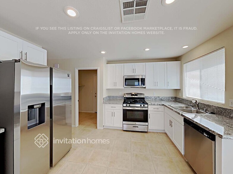 Building Photo - 7981 N Willow Pines Pl