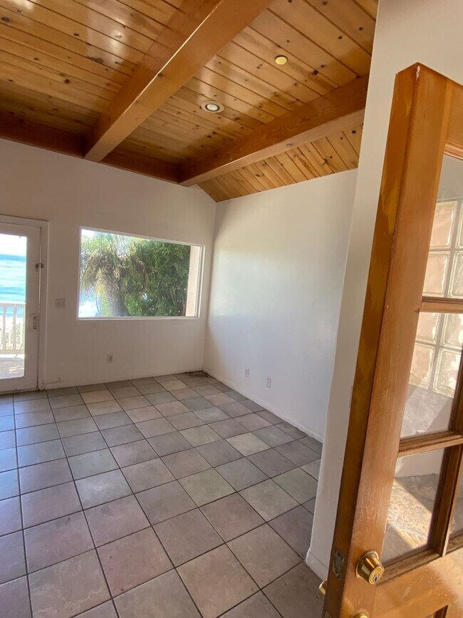 Building Photo - 6579 Del Playa Dr