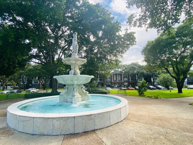 Building Photo - 3660 Inverrary Dr