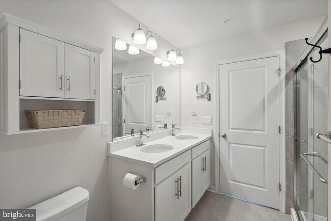 Building Photo - 558 Banquet Ln