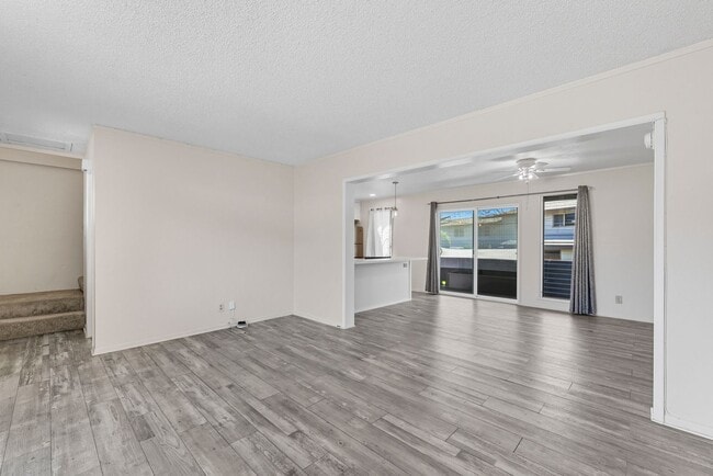 Building Photo - Townhouse with 3 bedrooms / 1.5 bathrooms / 2 assigned parking stalls