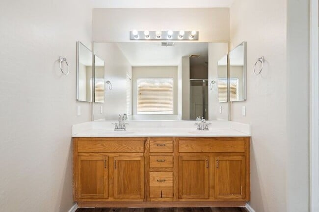 Building Photo - 2159 W Jasper Butte Dr