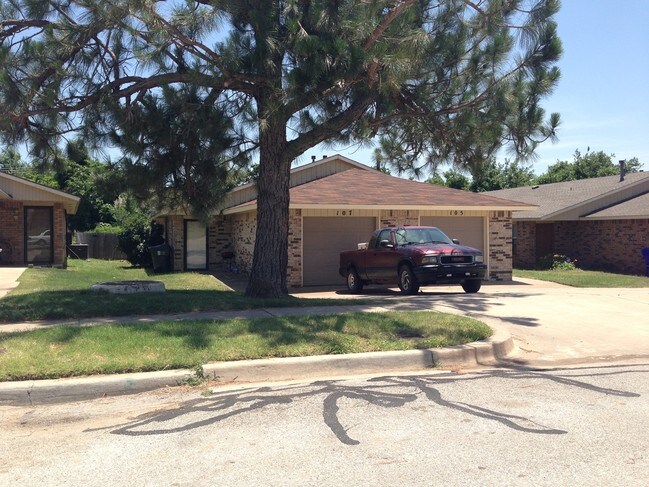 Primary Photo - Heritage Place Duplexes