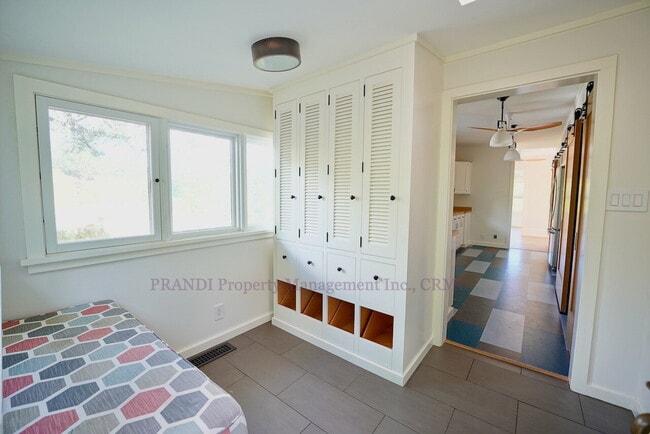 Building Photo - Lovely Two-Story Home With 3 Bedrooms and ...