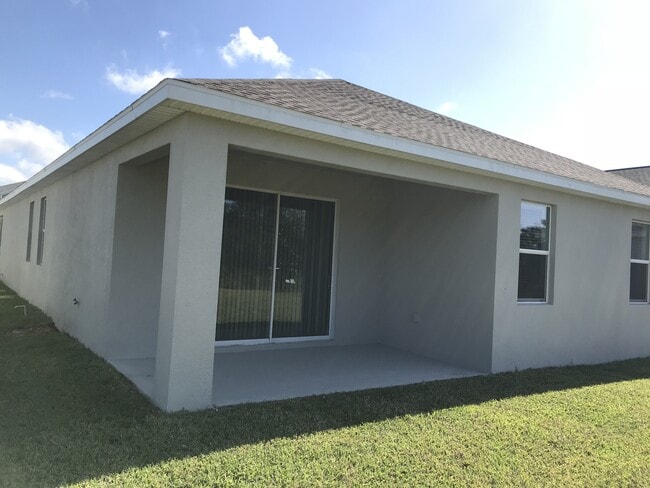 Building Photo - NEWER 3/2 Plus Den Home at The Oaks in Mos...