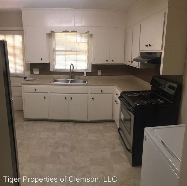 Building Photo - 218 Cochran Rd