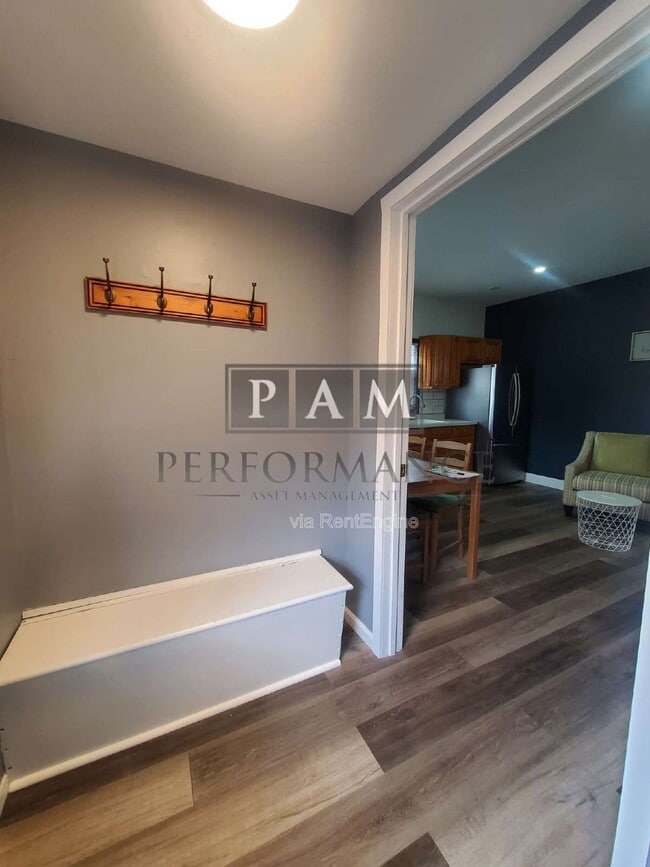 Building Photo - 2829 S Howell Ave