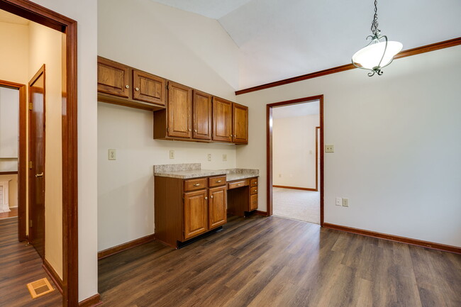 Building Photo - 4527 Williamsport Dr