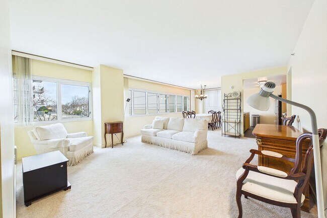 Building Photo - 2BR/2BA Corner Condo w/ Parking | Post International – Lower Pacific Heights