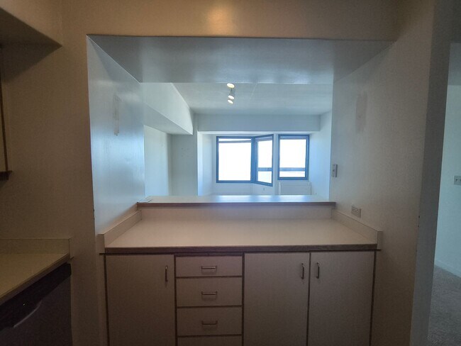 Building Photo - 1BD/1BATH Condo Available in Pacific Park Plaza