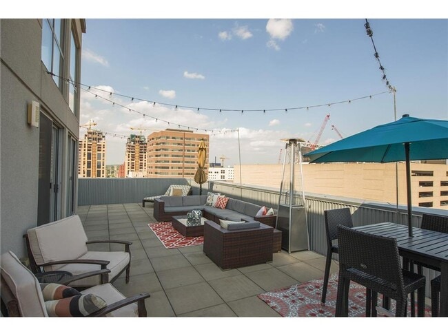 Building Photo - 521 S 7th St