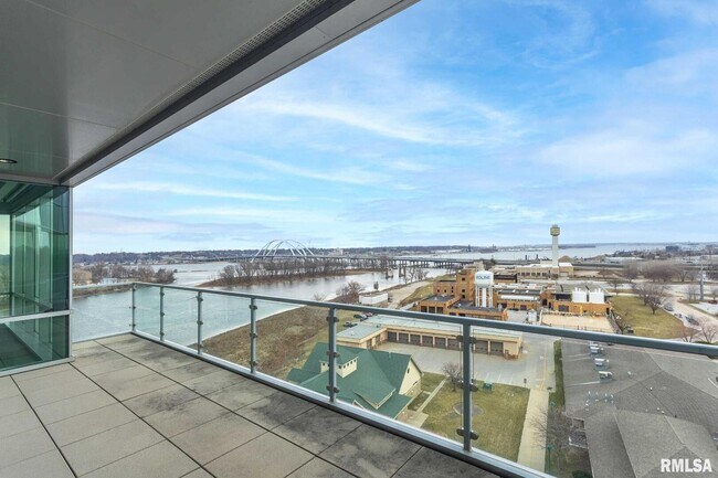 Building Photo - 1 Montgomery Dr