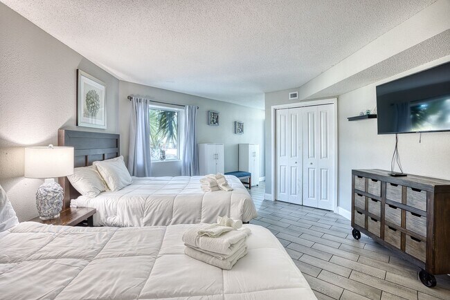 Building Photo - Oceanview Retreat at the Beach