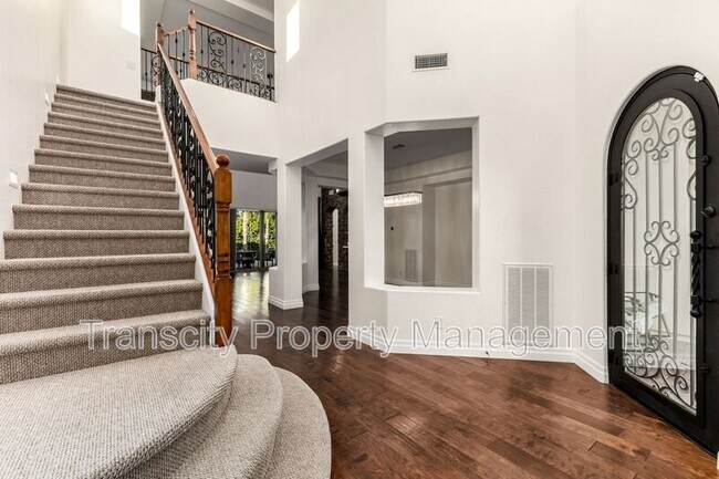 Building Photo - 1636 E Sattoo Way