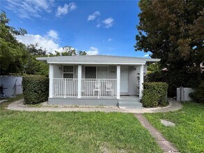 Building Photo - 885 SW 29th Ave