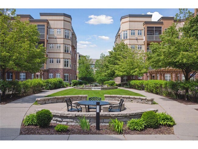 Building Photo - 2405 39th Ave NE