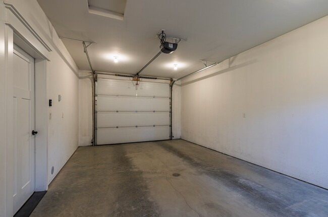 Building Photo - 751 W Seldon Rd