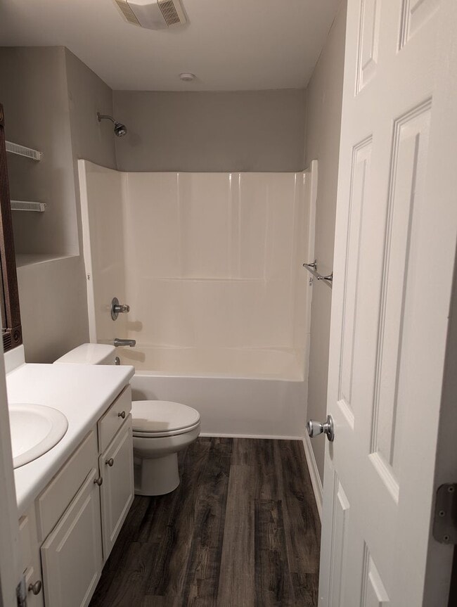 Building Photo - Nice Two Bedroom Duplex In A Great Location!