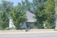 Building Photo - 1218 W Kirkwood Ave