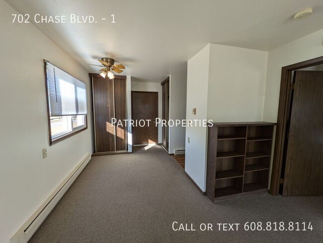 Building Photo - 1 bedroom/ 1 bath apartment in Sun Prairie...