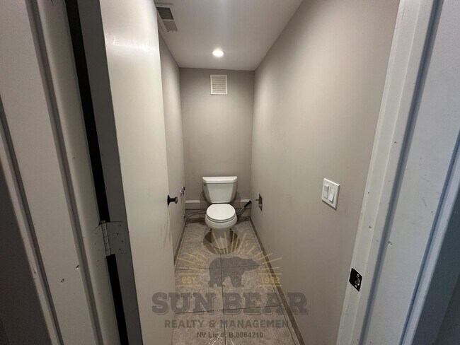 Building Photo - Bright Unfurnished Home with 2 Car Garage!