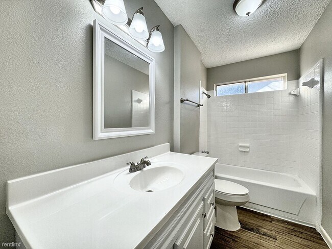 Building Photo - 3 br, 2 bath House - 1911 Bogatto St