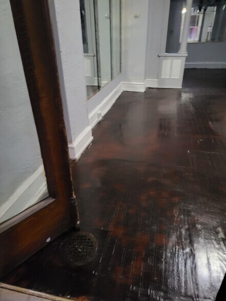 Building Photo - 643 N Peach St