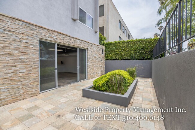 Building Photo - Amazing Location in Santa Monica 2BD/2BA