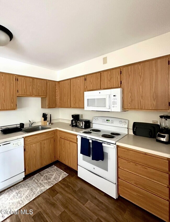 Building Photo - 1000 S Parkwood Dr