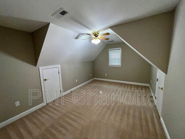 Building Photo - 4432 Shannamara Dr