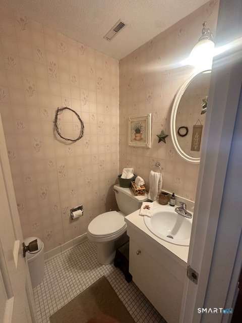 Building Photo - 25 Farmington Chase Crescent