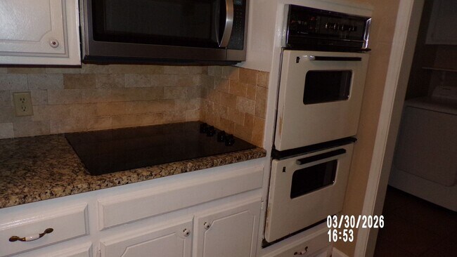 Building Photo - Great home close to Shopping, Hospital, Ft SIll