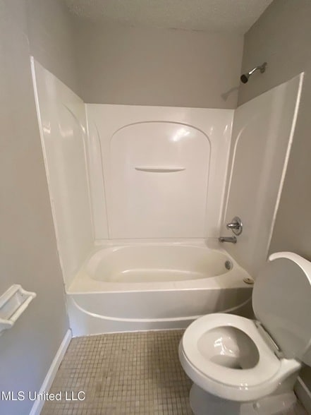 Building Photo - 8230 Cedarbrook Dr