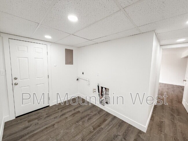 Building Photo - 1011 Claremont Dr