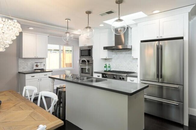 Building Photo - 381 McKendry Dr