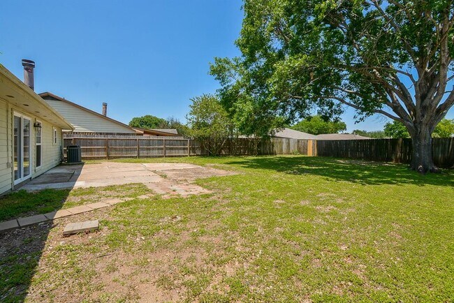 Building Photo - 15702 Timber Rock Dr