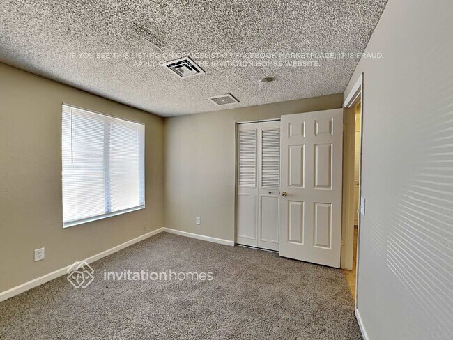 Building Photo - 10108 W Glenrosa Ave