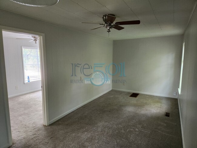 Building Photo - Great Apartment In Hillcrest across from Scott Field!!!!!