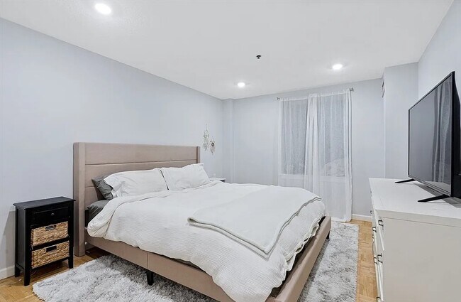 Building Photo - Sleek, Modern Unit Available Now