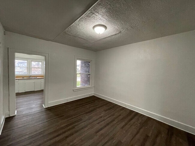 Building Photo - 724 S Linden Ave