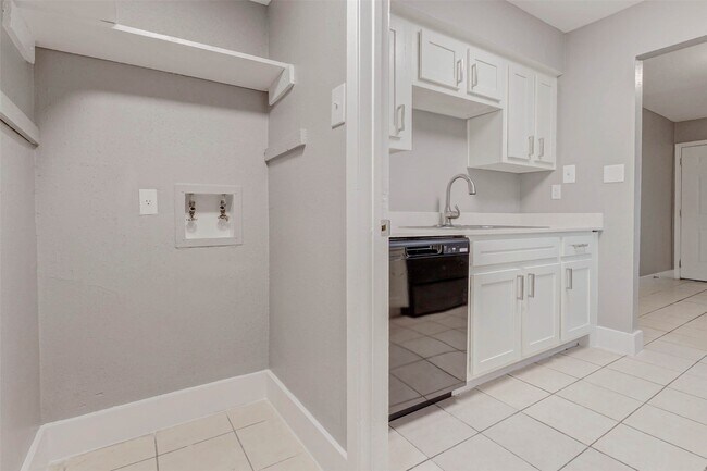 Building Photo - 12611 Ashford Meadow Dr