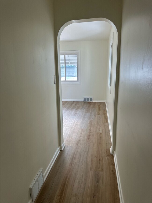 Building Photo - 809 Lakewood Blvd