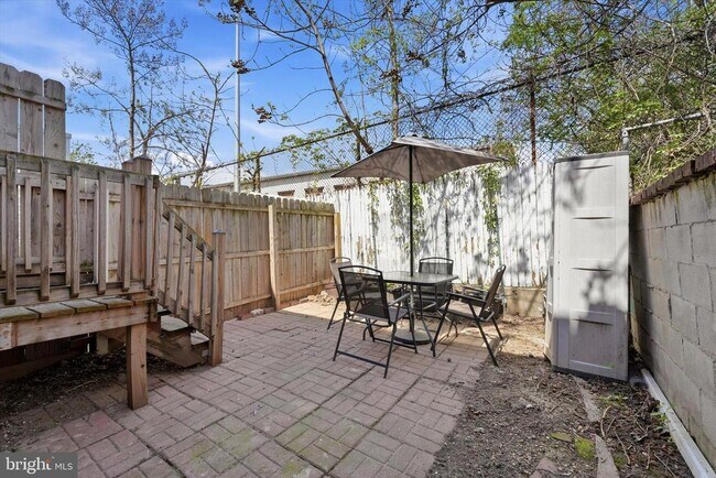 Building Photo - 525 Morse St