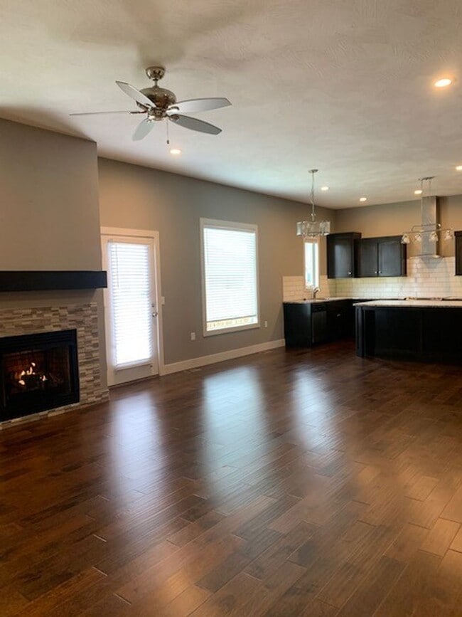 Building Photo - Beautiful Open Layout 3 Bedroom 2 Bath 3 Car Garage NIXA