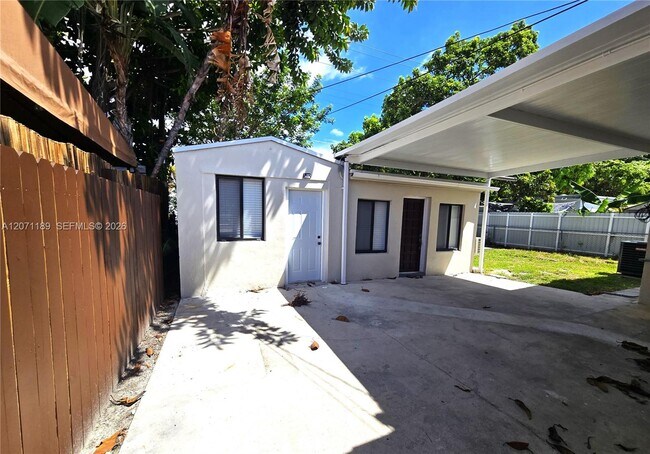 Building Photo - 1855 SW 16th Ter