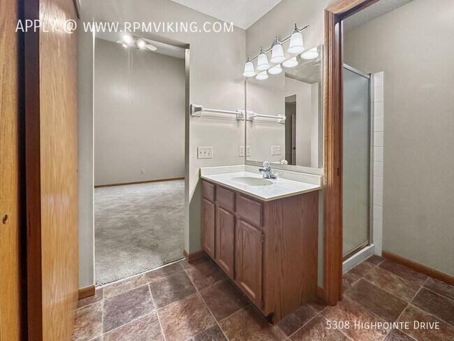 Building Photo - 2br 2.5ba 2cg ~ Security Deposit Free Alte...