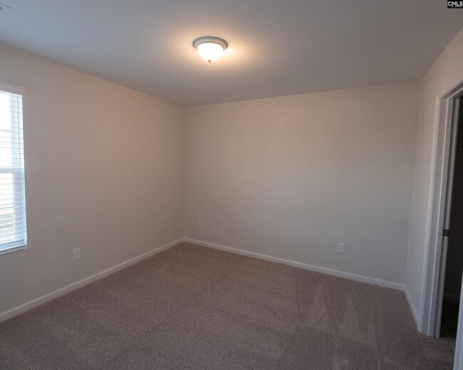 Building Photo - 3024 Hallsdale Dr