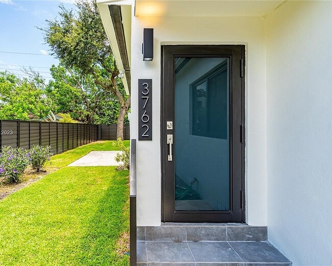 Building Photo - 3762 SW 27th Ln