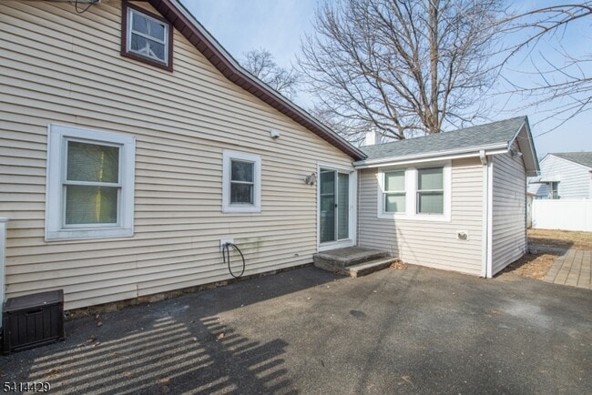 Building Photo - 315 Lake Shore Dr